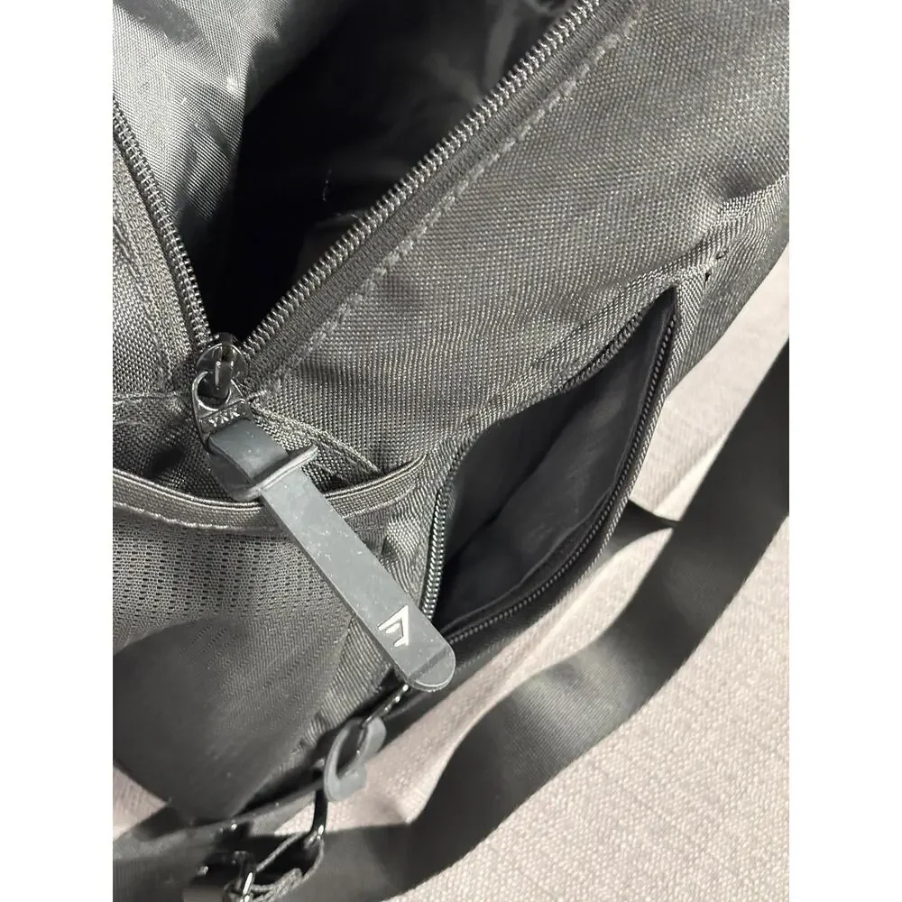 Gymshark Backpack Unisex Medium Black Gym Sports Zip Pockets Adjustable Straps